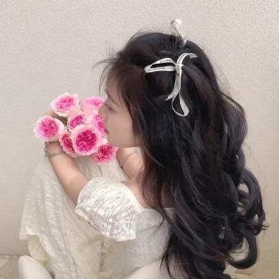 音乐节目导师被曝脚踏两条船，连日来后台休息室画面流出